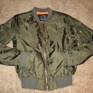 Olive Green Bomber Jacket 💚💚💚💚